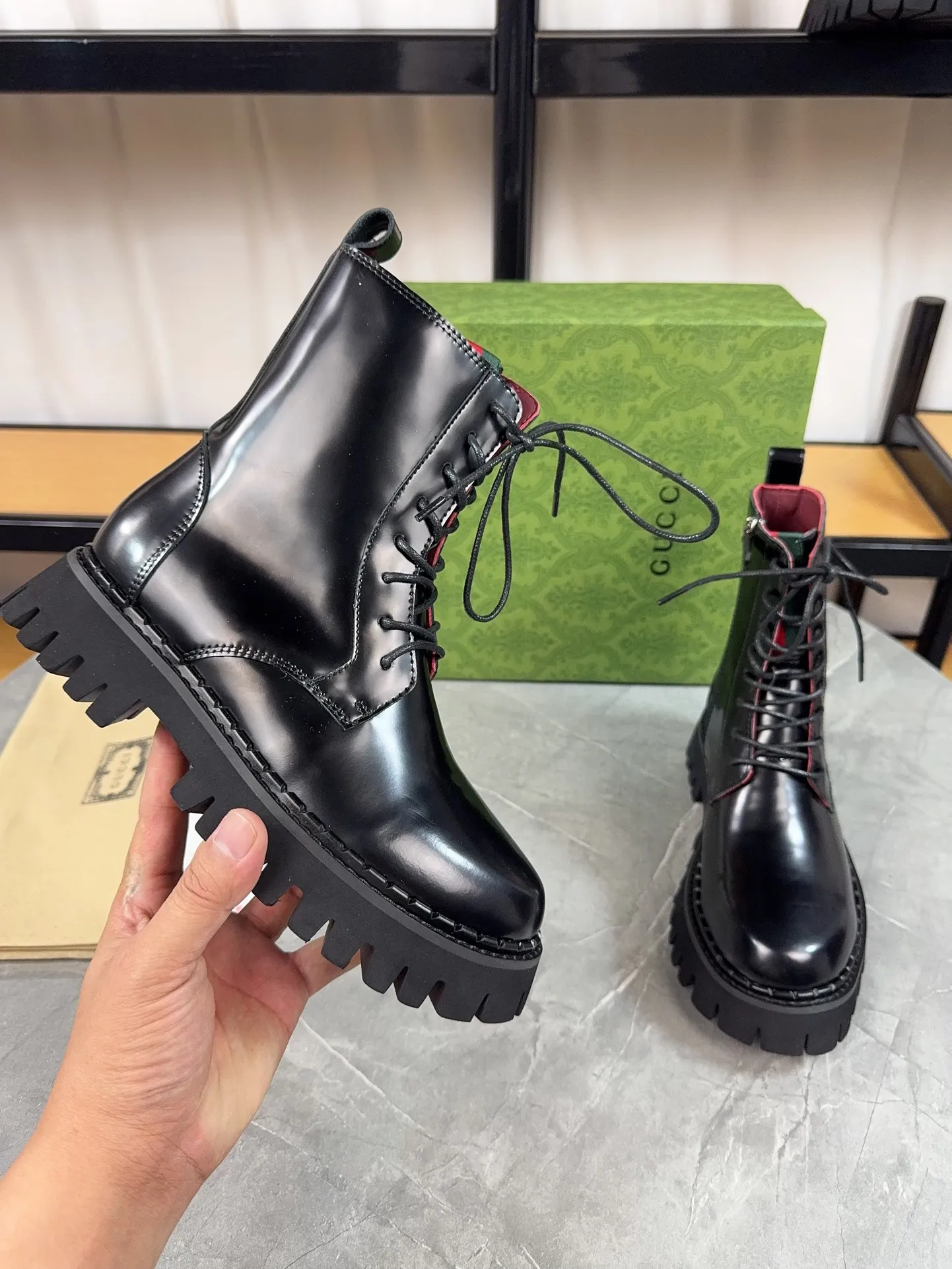 Men's shoes 💰640💰 New model from Gucci, double GG groove thick-soled loafers. The original version is made 1:1. Super beautiful quality, classic model at the counter. ❶Upper: original open-edge beaded cowhide ❷Inner lining: water-dyed cowhide ❸Feet: water-dyed cowhide ❹Outsole: ultra-light original sole ❺thick sole heightening: 3.5cn ❻Packing: original packaging ❼Number: 35-42 (41 41 customized, non-refundable) Men's model: 38-46 (45, 46 customized, non-refundable)